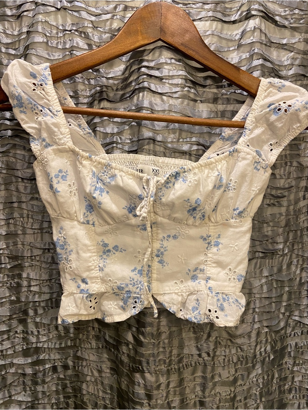 Hollister White Eyelet Crop Top with Light Blue Floral Print XXS